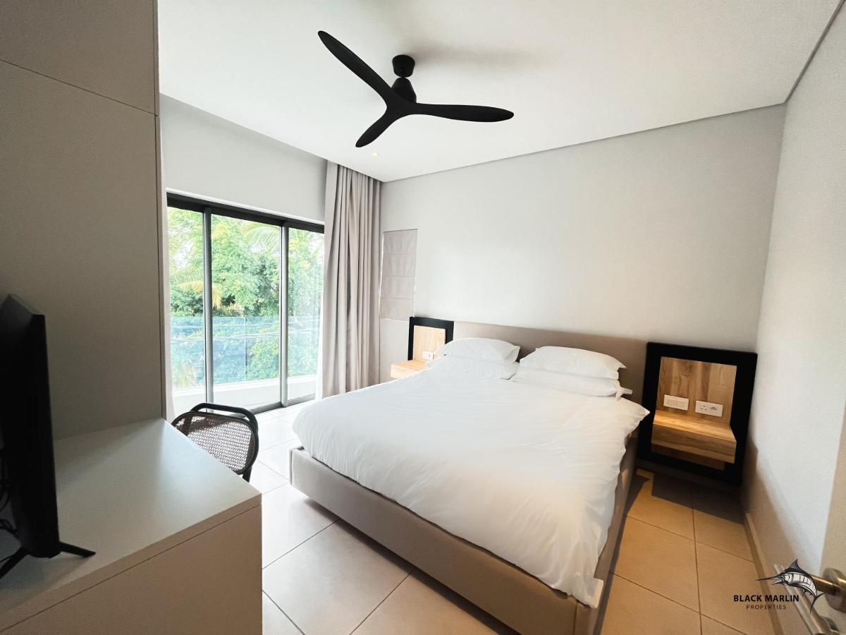 Black Marlin Apartments Pereybere Beach Bagian luar foto