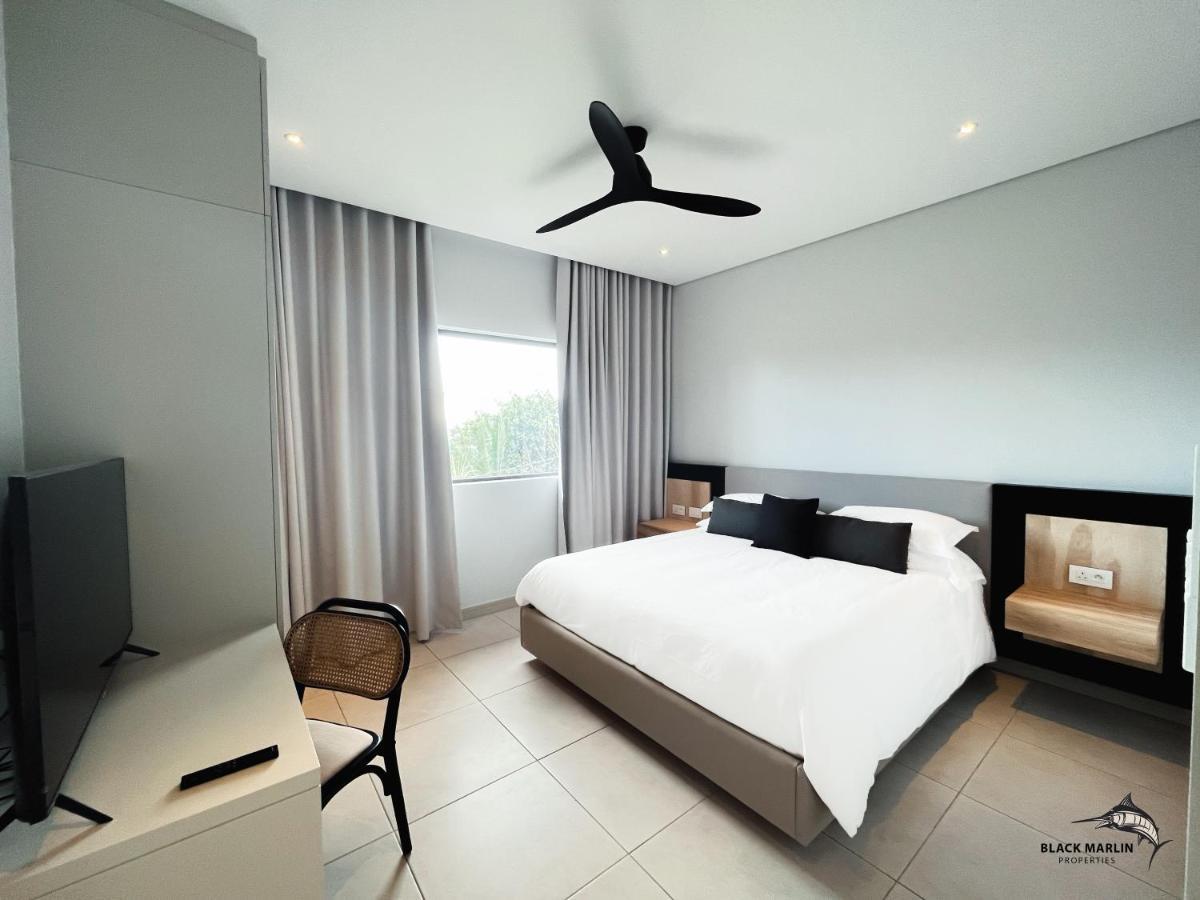 Black Marlin Apartments Pereybere Beach Bagian luar foto