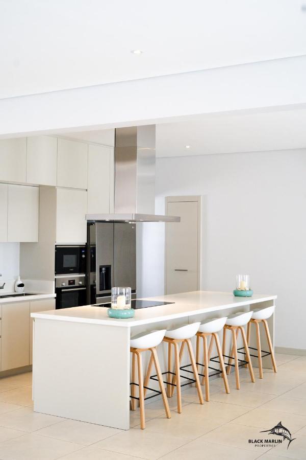 Black Marlin Apartments Pereybere Beach Bagian luar foto