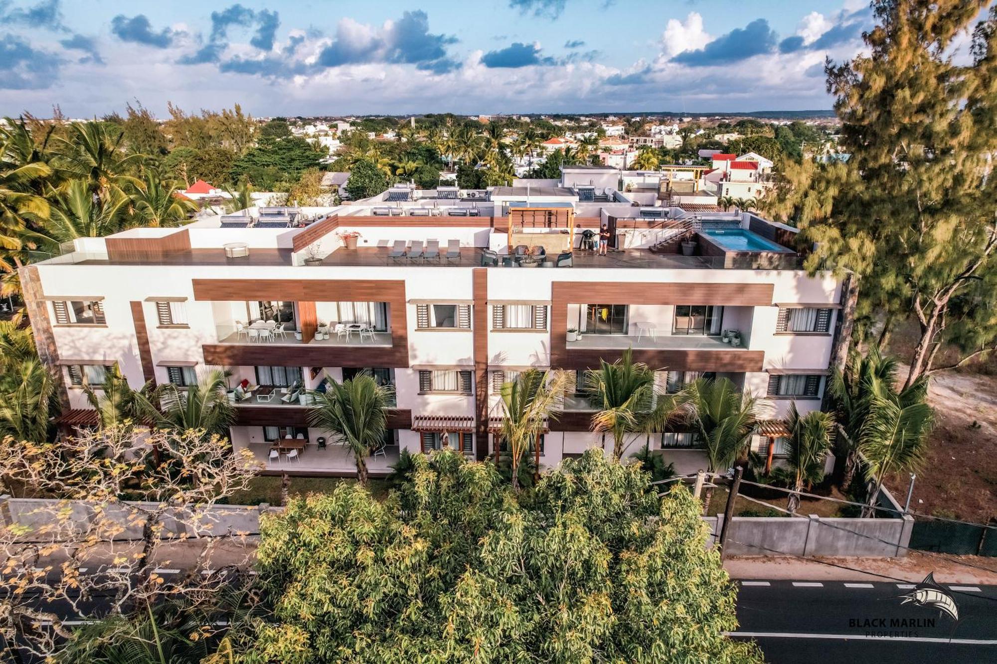 Black Marlin Apartments Pereybere Beach Bagian luar foto