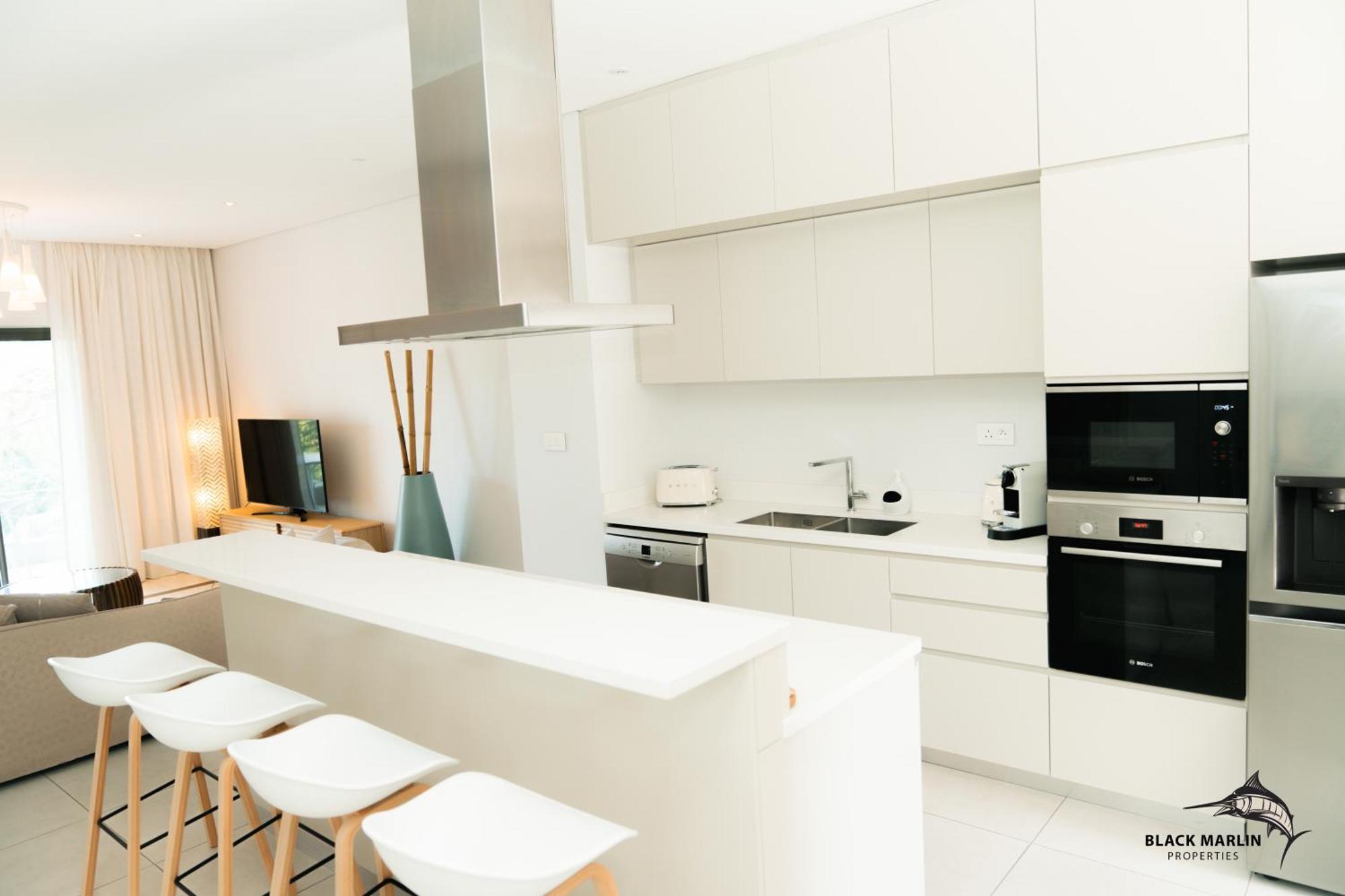 Black Marlin Apartments Pereybere Beach Bagian luar foto