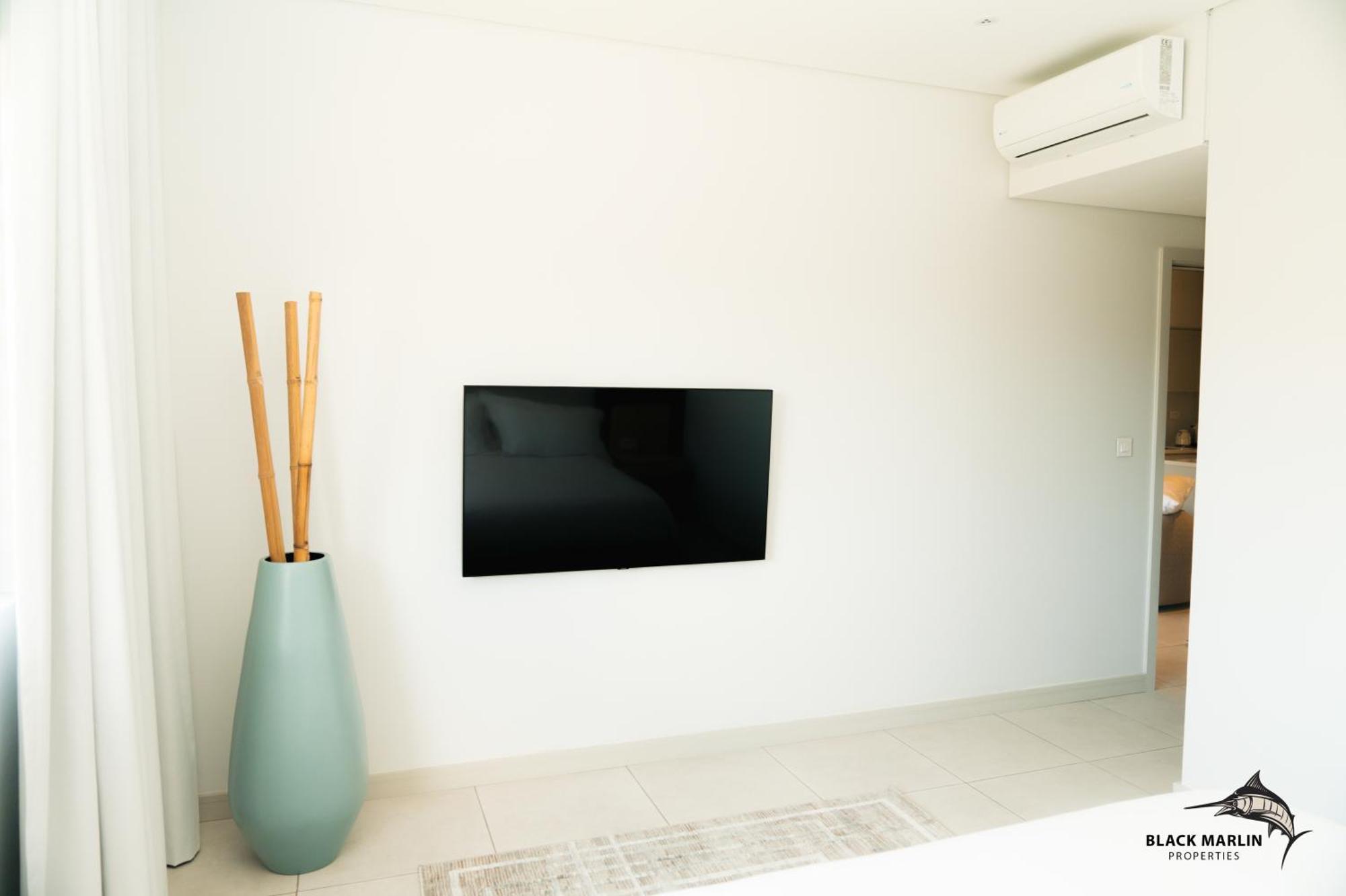 Black Marlin Apartments Pereybere Beach Bagian luar foto