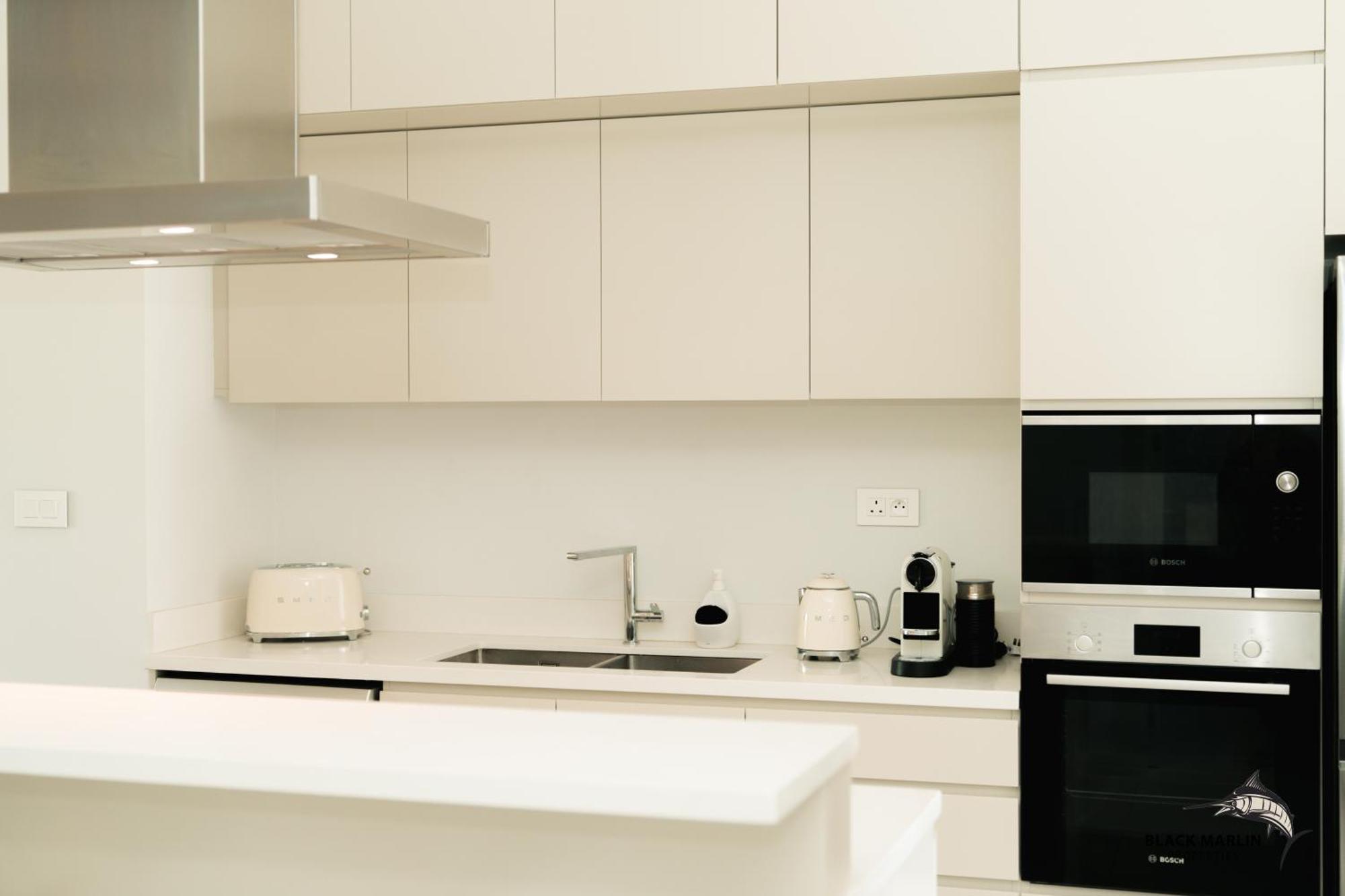 Black Marlin Apartments Pereybere Beach Bagian luar foto